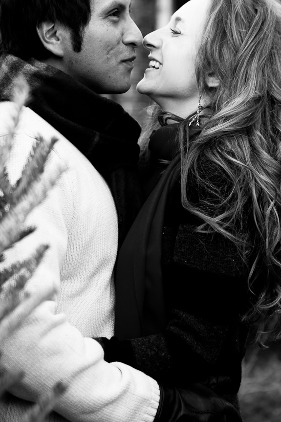 christmas tree decorating engagement shoot (3)