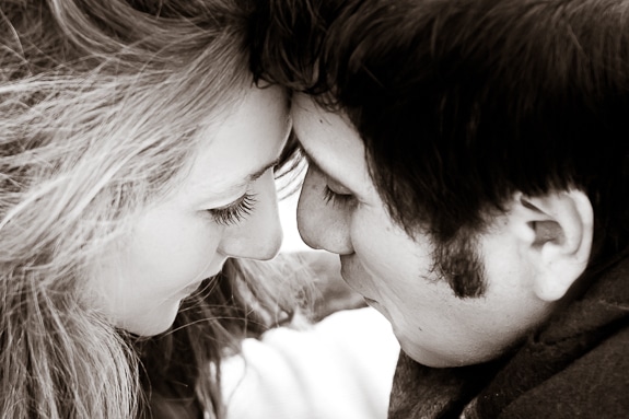 christmas tree decorating engagement shoot (12)