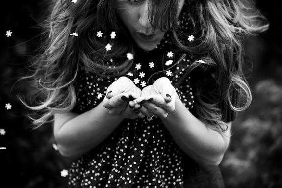 christmas tree decorating engagement shoot (10)