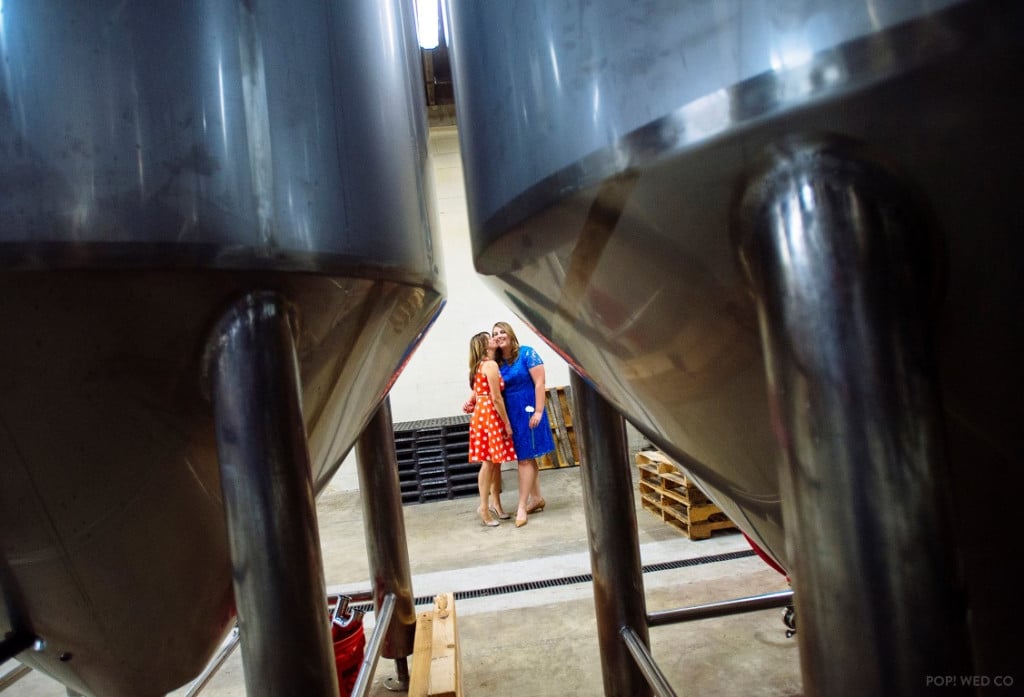 offbeat intimate washington dc wedding at brewery (23)