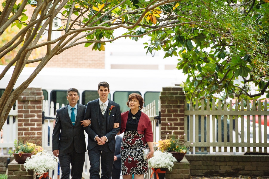 intimate Fall Old Town Alexandria Virginia wedding pictures (24)