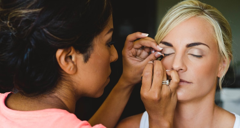 d9ae50b17036aaaa6555b1344bfbf232ce600a39.beautiful-bride-hair-makeup-ariel-lewis-baltimore-makeup-prep_h500_thumb